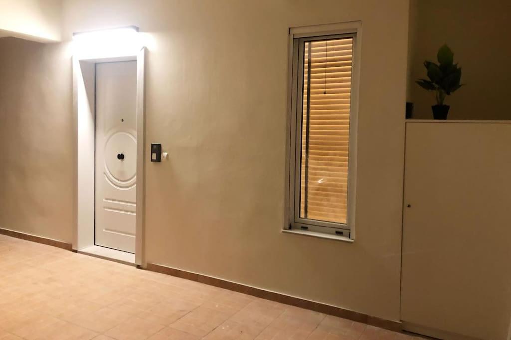 The Big Little One. Stylish & Convenient Apartment Iraklion Buitenkant foto